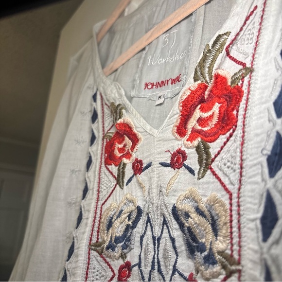 Johnny Was White Blouse with Red and Blue Embroidery - Picture 8 of 16